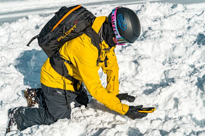 Beacon Searching 101: How to use your avalanche transceiver during a rescue scenario