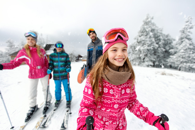 10 Safe Skiing Tips for Families