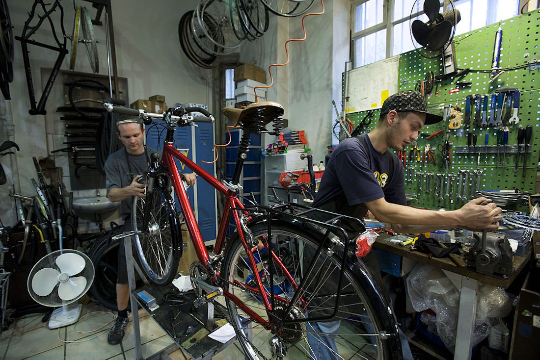 Here’s What Bike Shop Owners Think About Servicing DTC Bikes