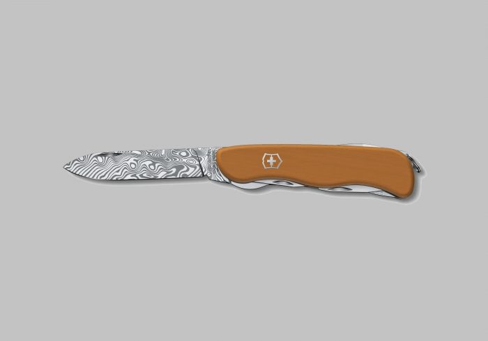 Victorinox Pretties up Picknicker and Adds Extra Tool for Damast LE