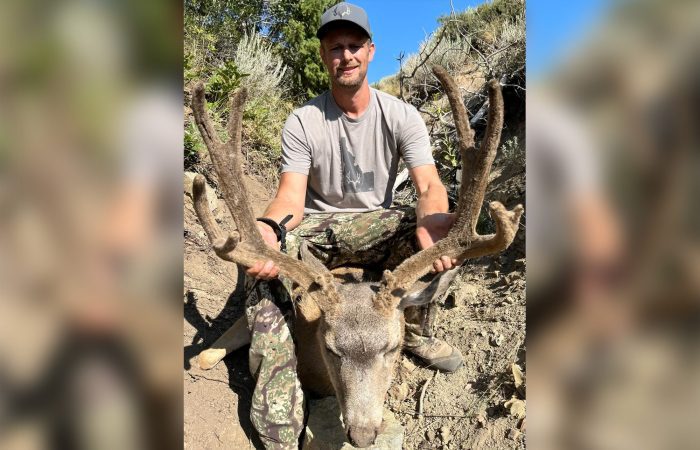 Idaho Bowhunter Tags 190-Class Velvet Buck with Family’s Help
