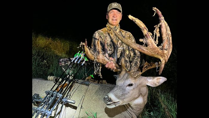 Bowhunter Tags Monster Minnesota Buck